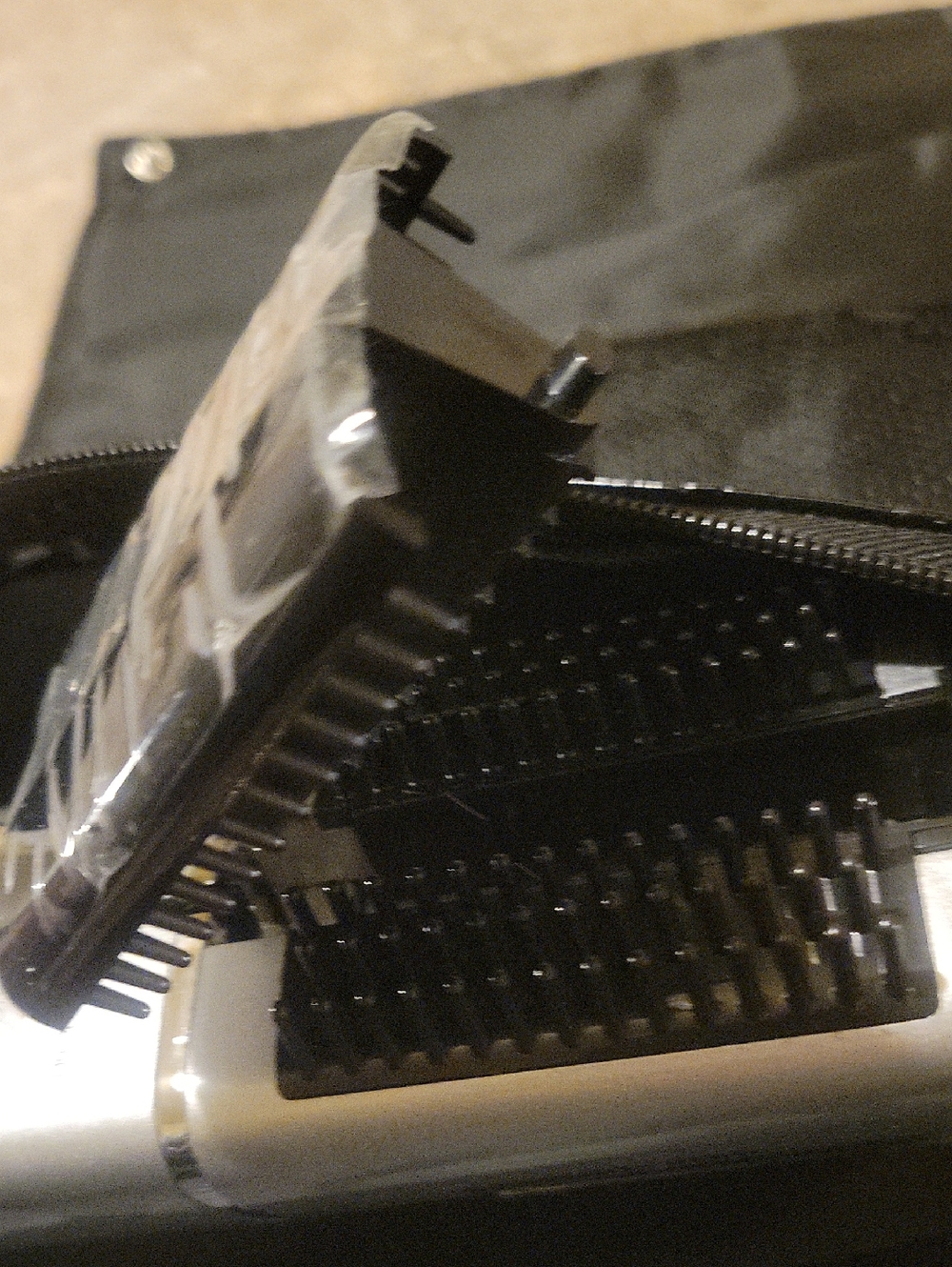 Silver Hair Trimmer with Carrying Case - Picture 3 of 10